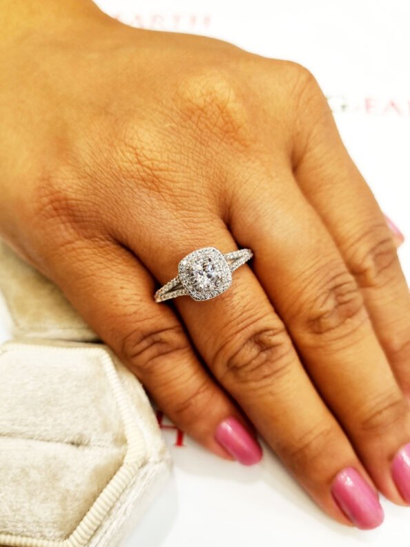 Timeless Commitment: F/VS1 CVD Diamond Ring