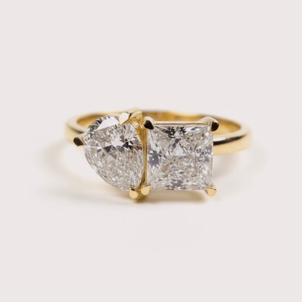 Princess & Pear Cut 2.00 Carat F VS1 IGI Certified Lab Diamond Engagement Ring in 18K Yellow Gold – Toi et Moi Style