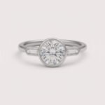 Round Cut 2.50ct EF VS1 IGI Certified Lab Diamond Three Stone Ring in 14K Gold – Bullet Side Accents