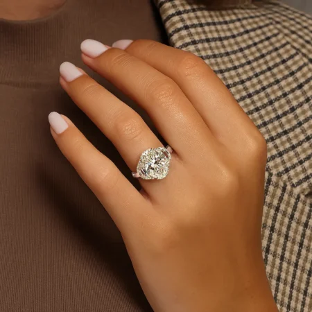 4.31ct EF VS1 IGI Certified Oval Cut Lab Diamond Three Stone Engagement Ring in 14K Gold – Trapezoid Side Stones