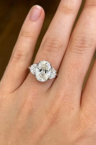 4.31ct EF VS1 IGI Certified Oval Cut Lab Diamond Three Stone Engagement Ring in 14K Gold – Trapezoid Side Stones photo review