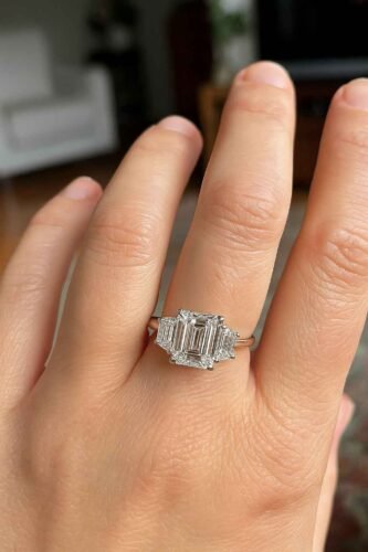 Emerald Cut 4.01ct Lab Grown Diamond Ring with Trapezoid Side Stones – 10K/14K/18K Gold – IGI Certified photo review