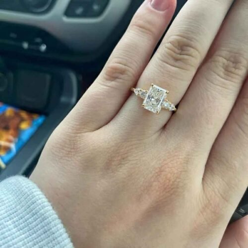 Click to view full screen Ready to Ship Radiant Cut 2.00 Carat F VS1 Certified Lab Diamond Engagement Ring in 14K Yellow Gold – Solitaire Setting photo review