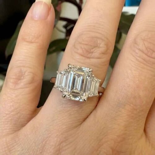 Emerald Cut 3.01ct Lab Grown Diamond Ring with Trapezoid Side Stones – 10K/14K/18K Gold – IGI Certified photo review