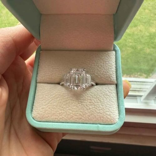 Emerald Cut 3.01ct Lab Grown Diamond Ring with Trapezoid Side Stones – 10K/14K/18K Gold – IGI Certified photo review